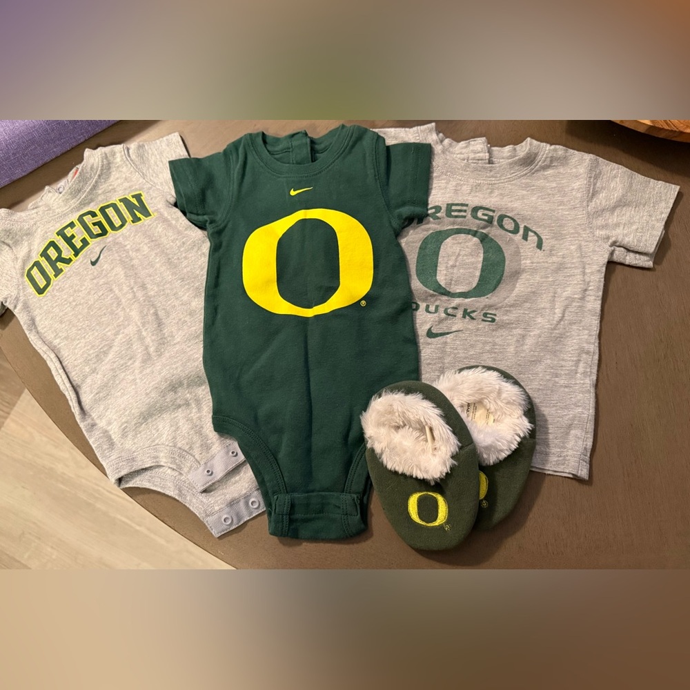 Oregon Ducks Baby Onesie  Tshirt Slippers Set